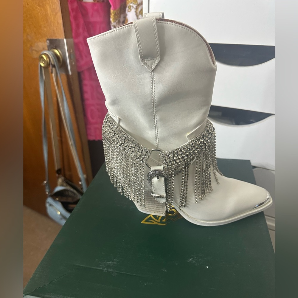 BEAST FASHION White Ankle Boots with Silver Fringe